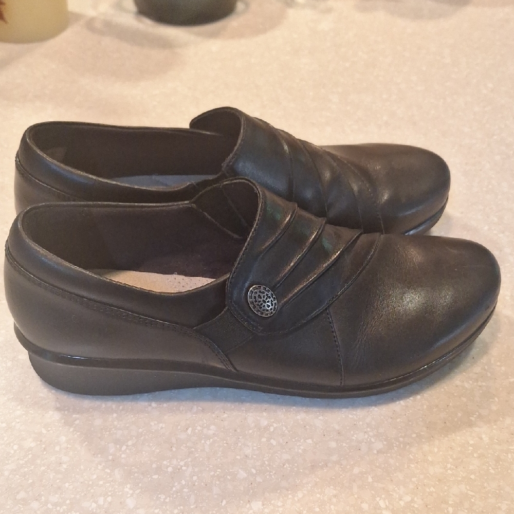 Clarks Black Leather Women's Loafers 7M